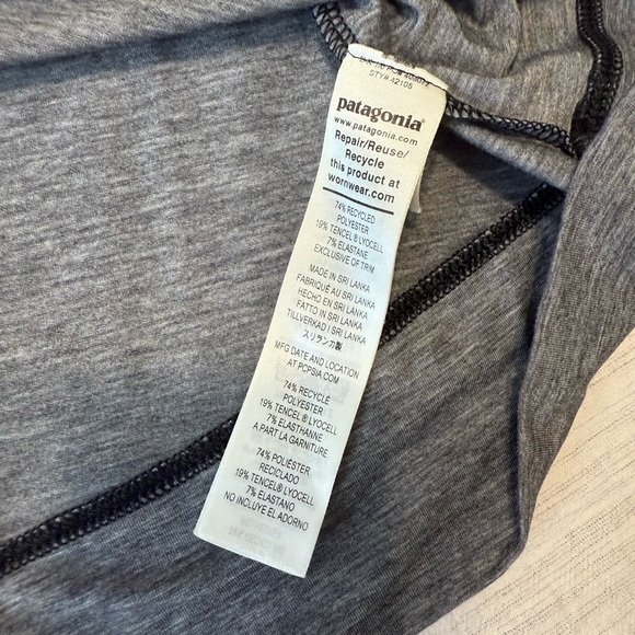 Patagonia Women's Long-Sleeved Glorya Twist Top - Ink Black Medium - Picture 8 of 9